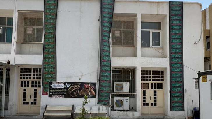 سیاه پوش شدن دانشکده دندانپزشکی بندرعباس به مناسبت ایام محرم الحرام
